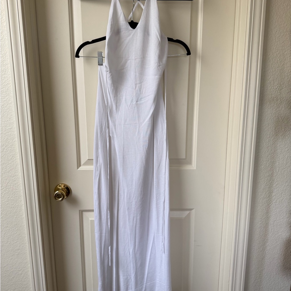 Chic White Backless Maxi Dress